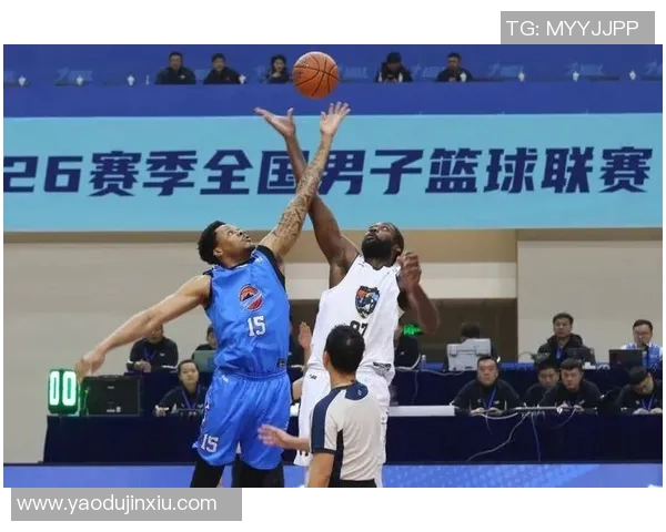 任骏飞领衔球队奋勇拼搏展现篮球魅力助力球队争夺更高荣誉 任骏飞领衔球队奋勇拼搏展现篮球魅力助力球队争夺更高荣誉